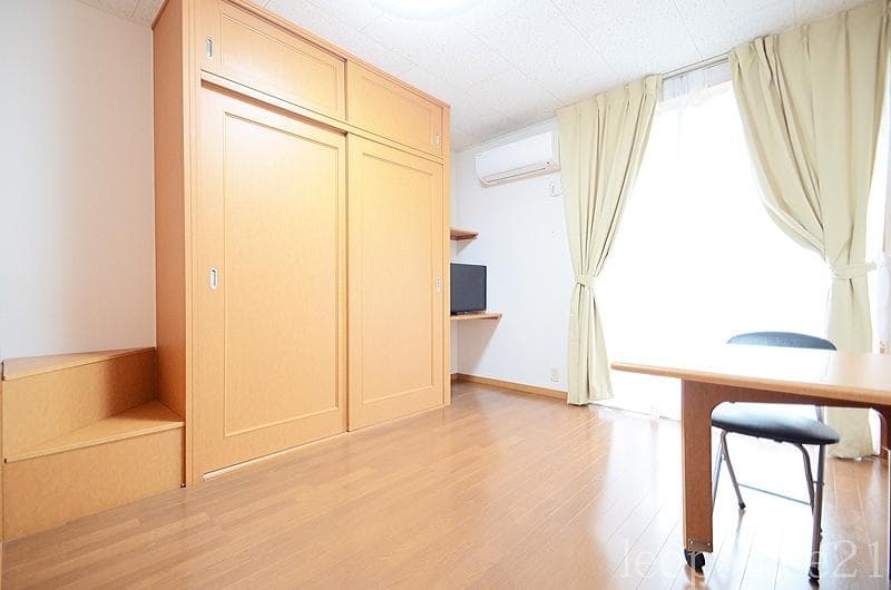 Room image 16