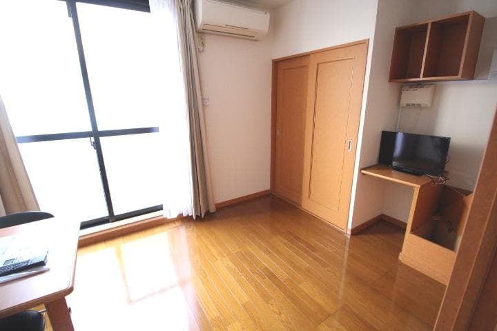 Room image 10