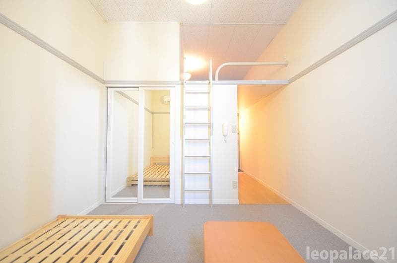 Room image 10
