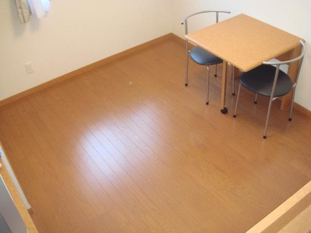 Room image 8