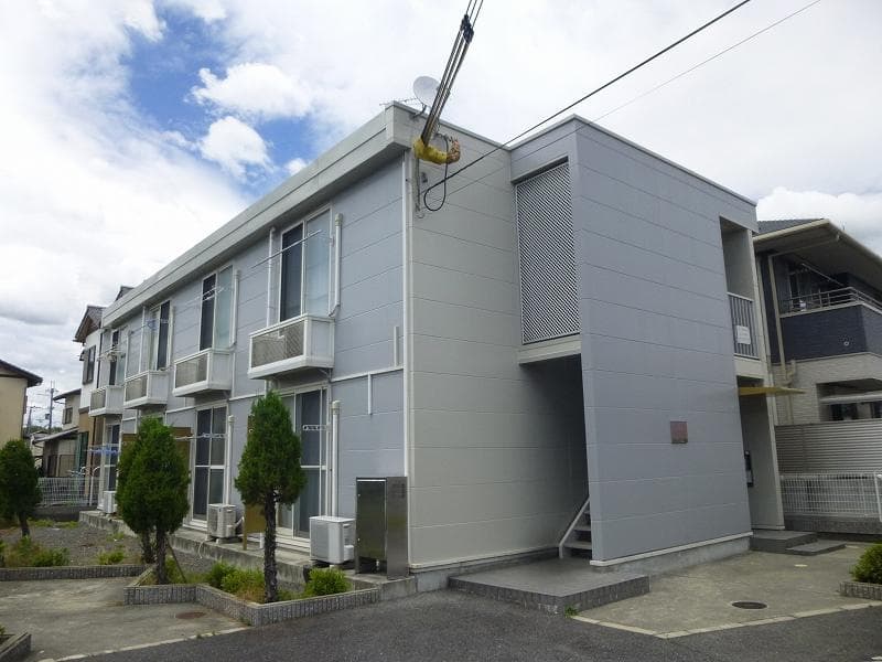 Main exterior of leopalace Shinwa