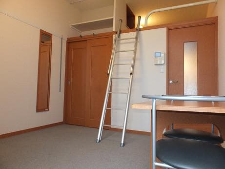Room image 8
