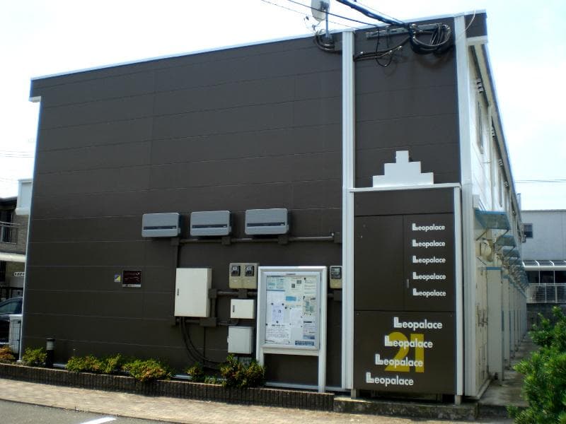 Main exterior of leopalace Matsuzaki III