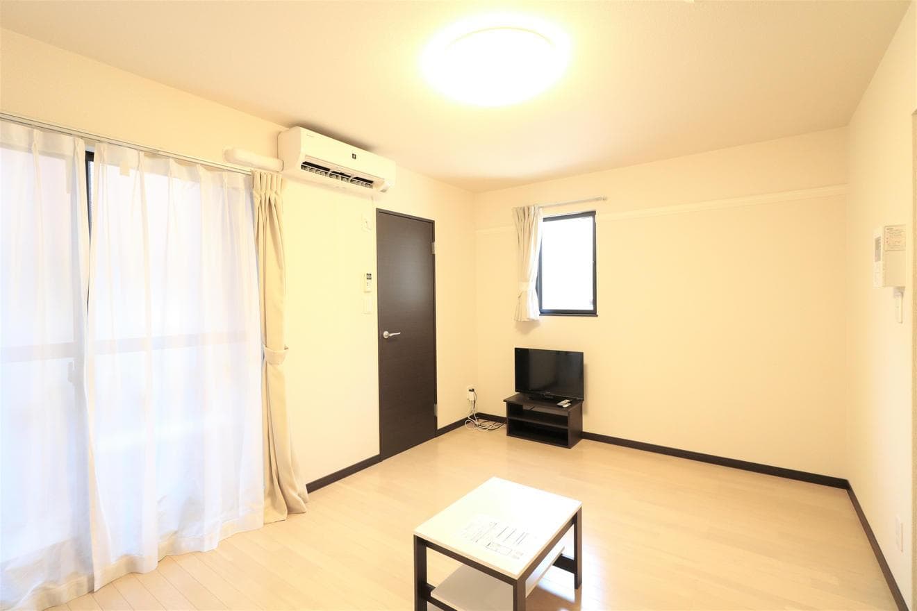 Room image 8