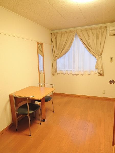 Room image 8