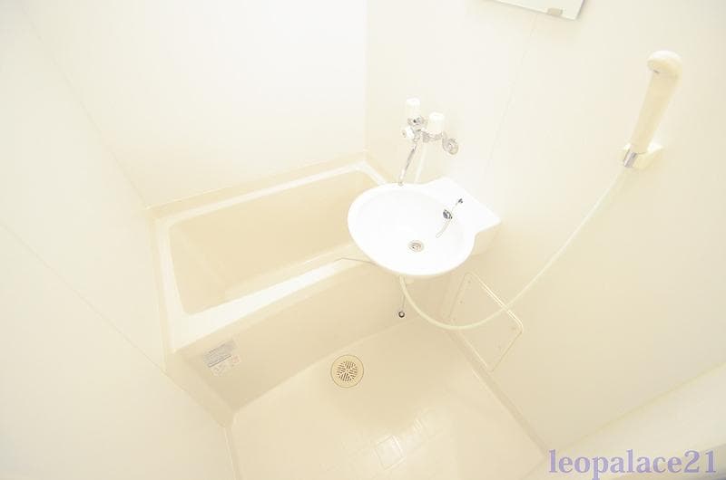 Room image 8