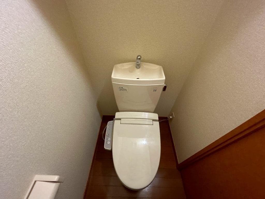 Room image 8