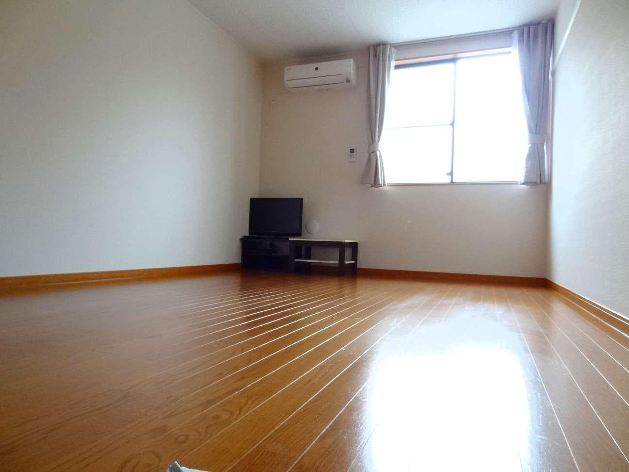 Room image 8