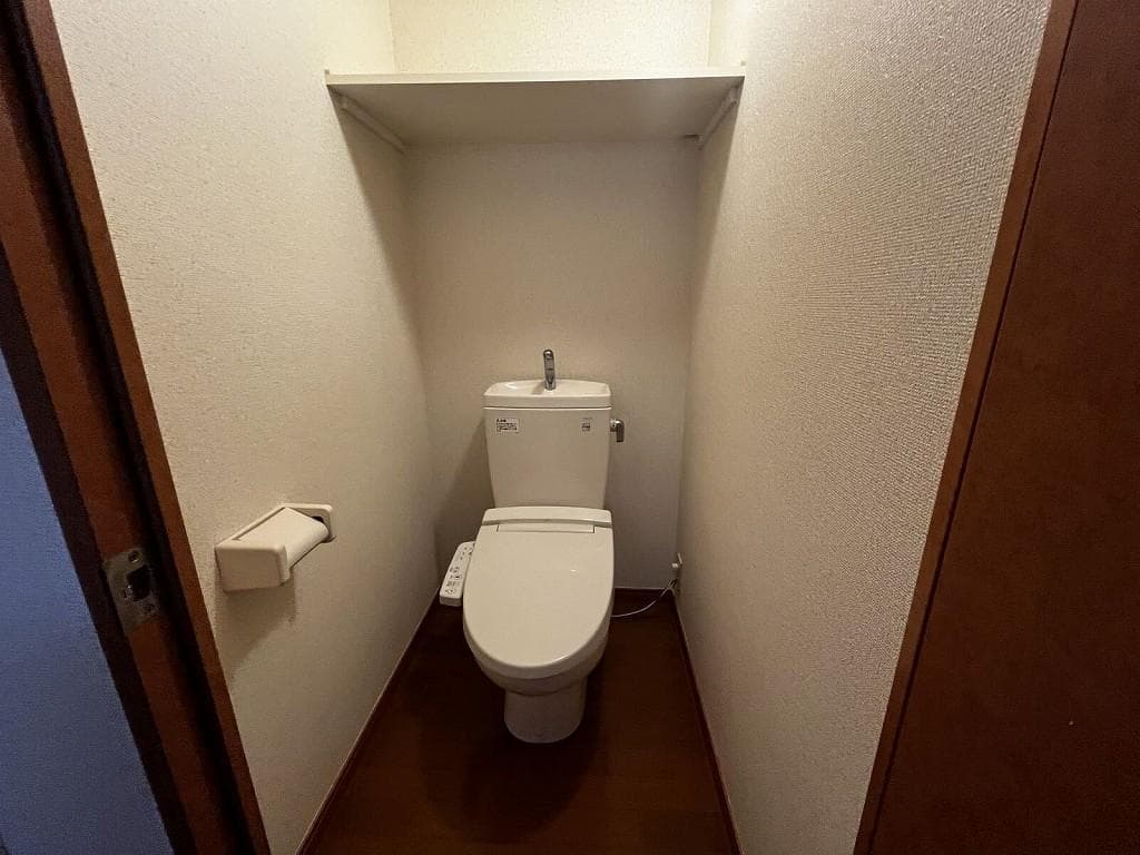Room image 8