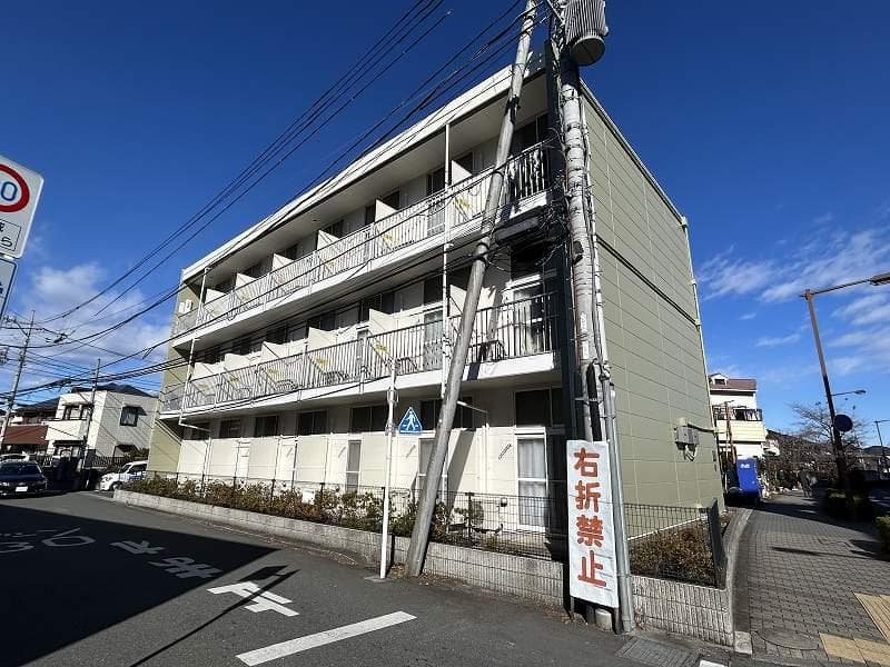 Main exterior of leopalace Takahata