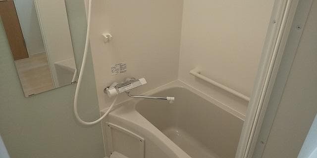 Room image 8