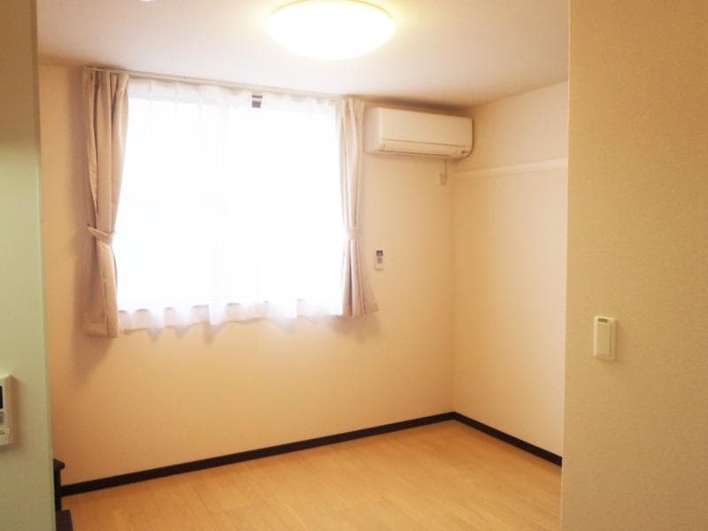 Preview interior of LEONEXT Five Street