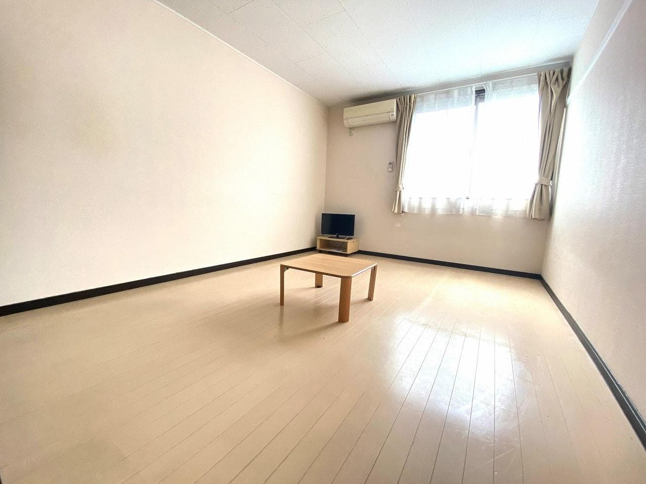 Preview interior of LEONEXT Blue Leaf