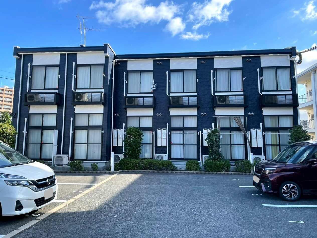 Main exterior of leopalace Hikari