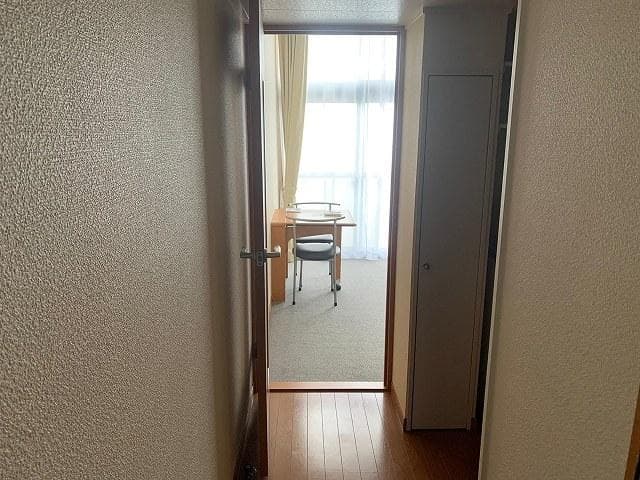 Room image 10