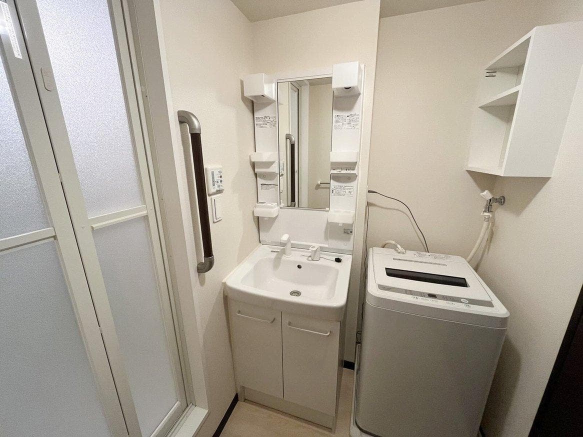 Room image 8