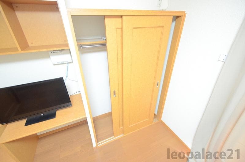 Room image 8