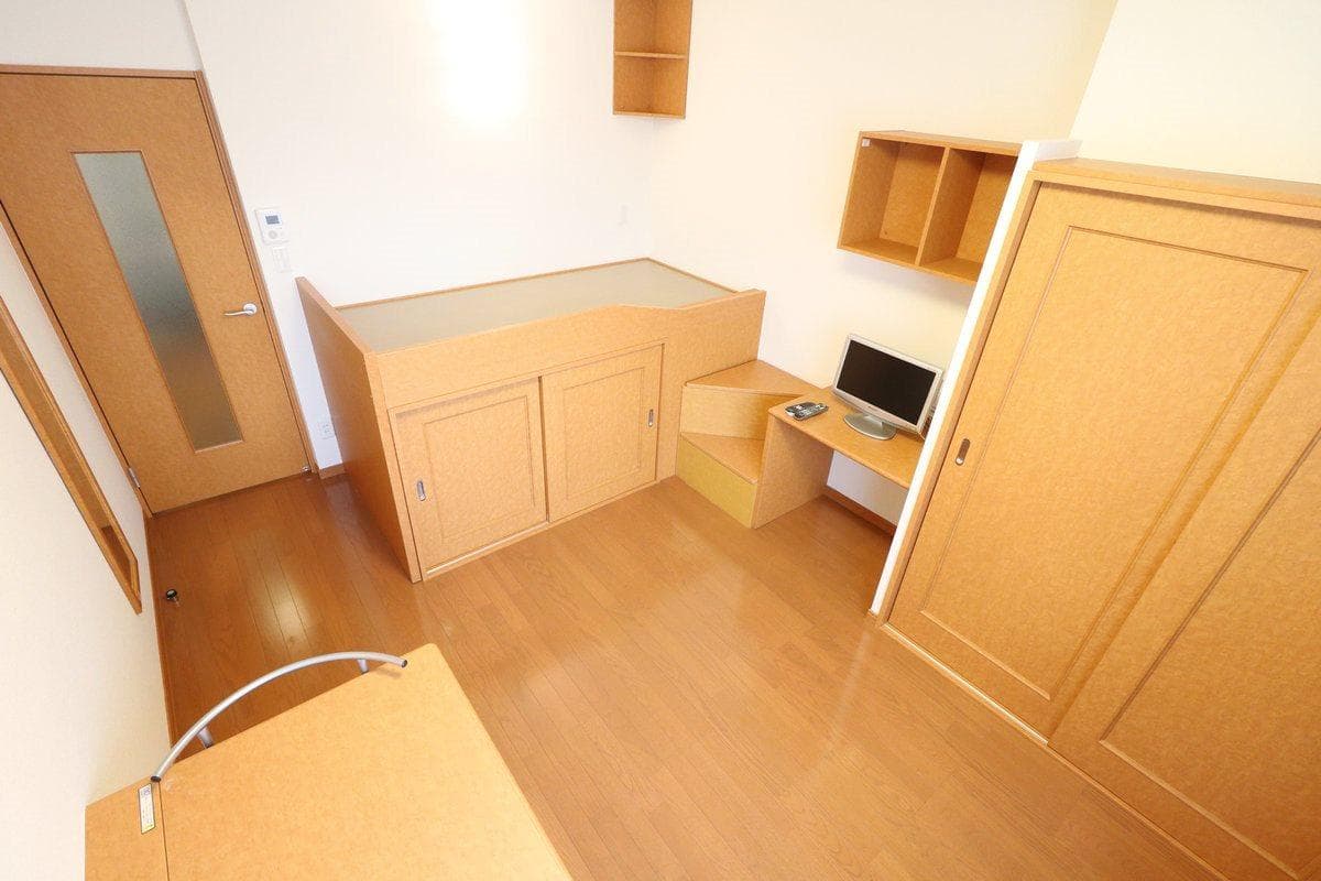 Room image 10