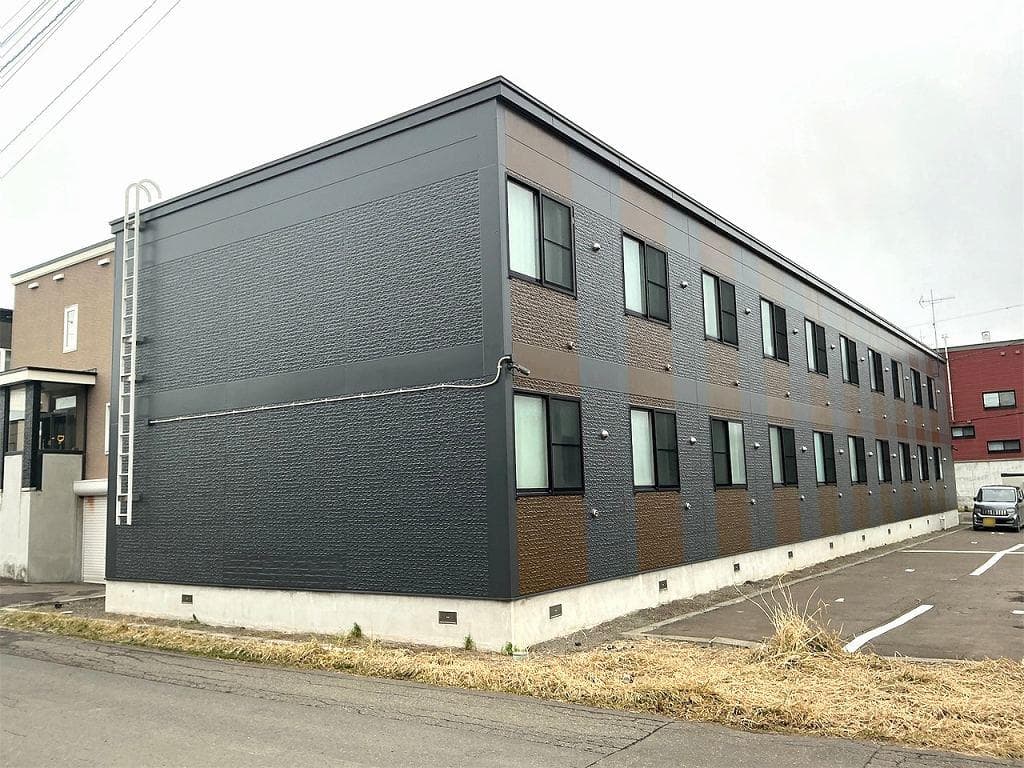 Main exterior of leopalace Sen