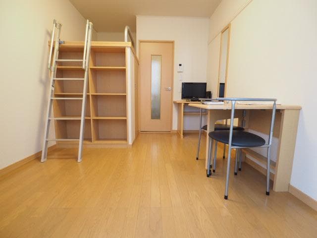 Room image 12