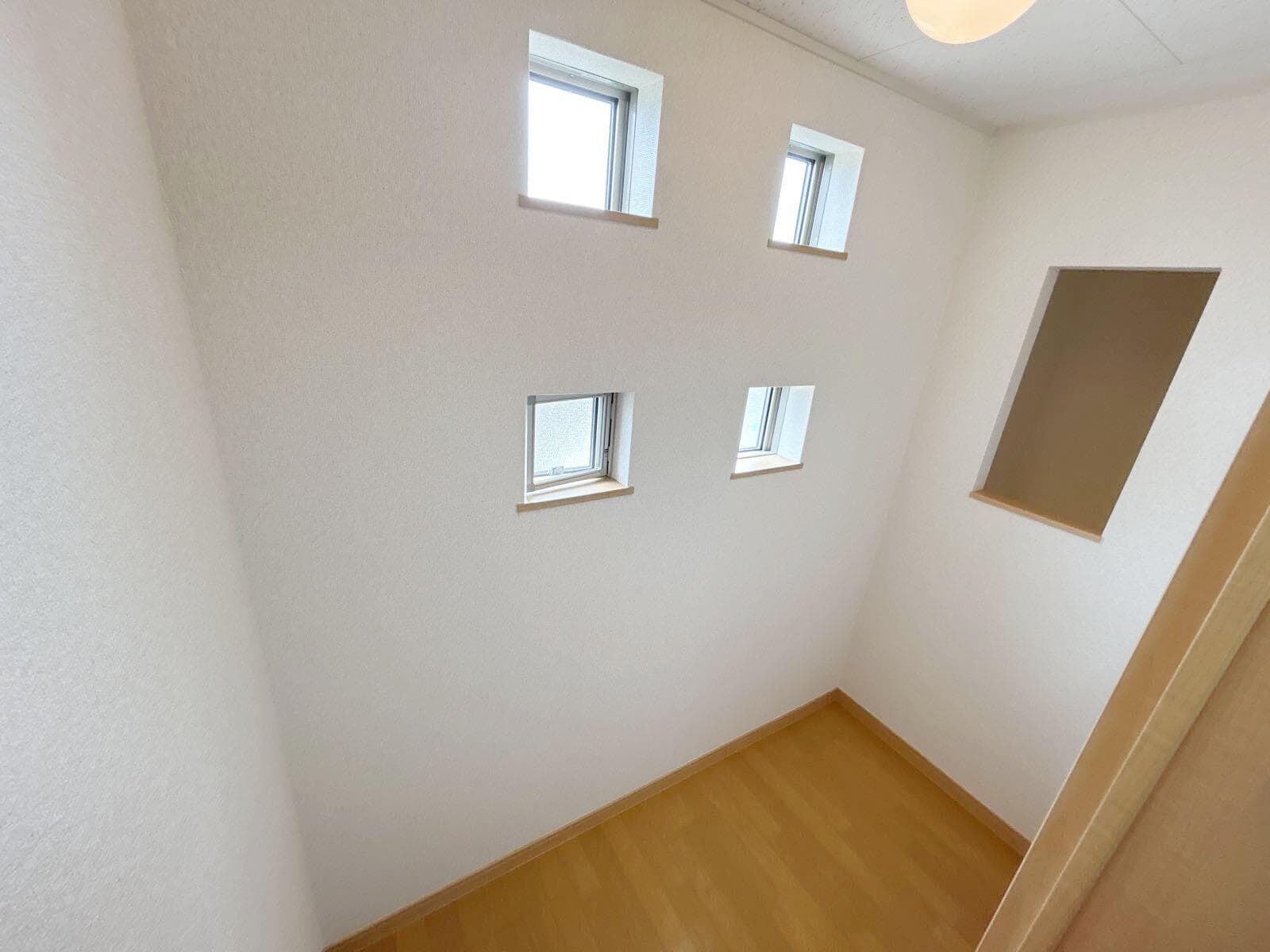 Room image 11