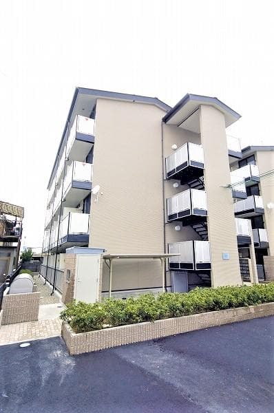 Main exterior of leopalace Mitsuida II