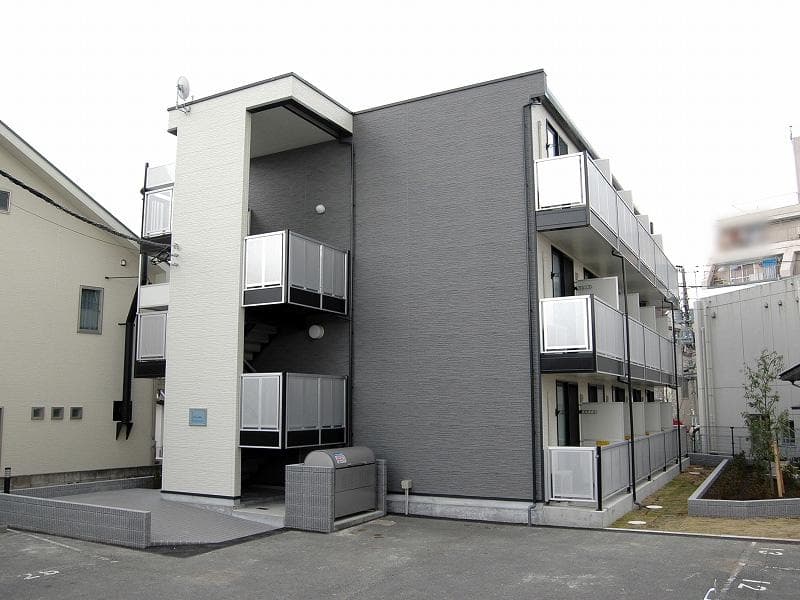 Main exterior of leopalace Dwell Sakuradai