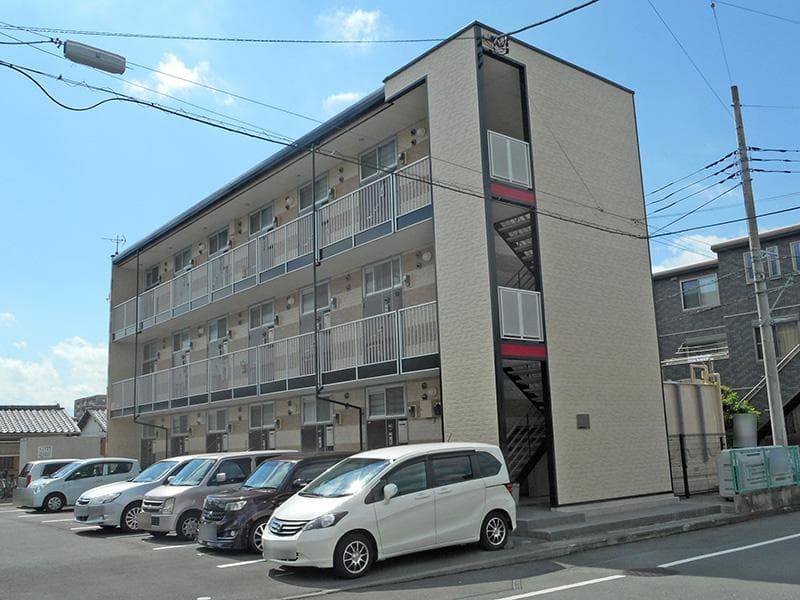 Main exterior of leopalace Takehara