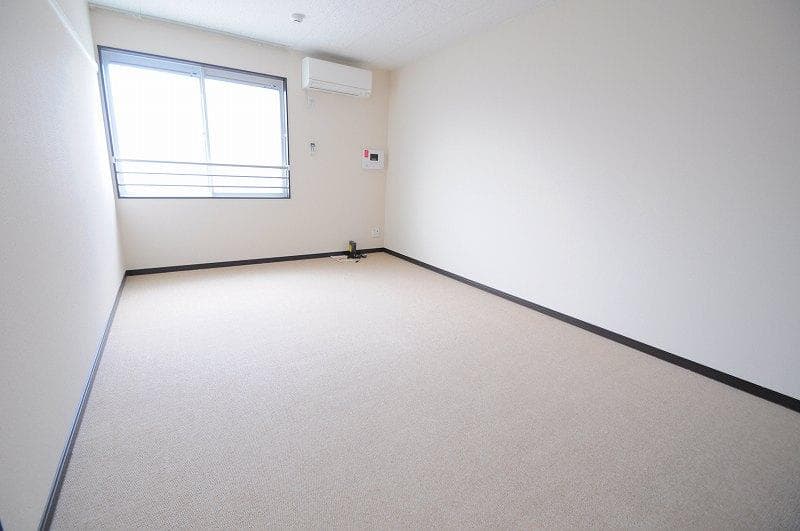 Preview interior of LEONEXT Charmant III