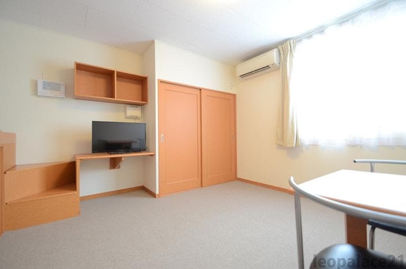 Room image 8