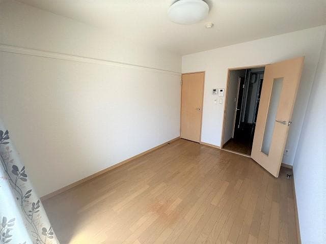Room image 16