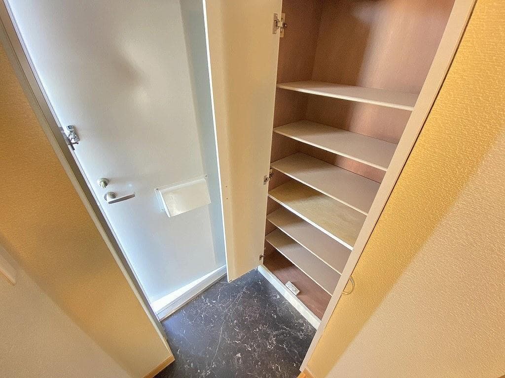Room image 8