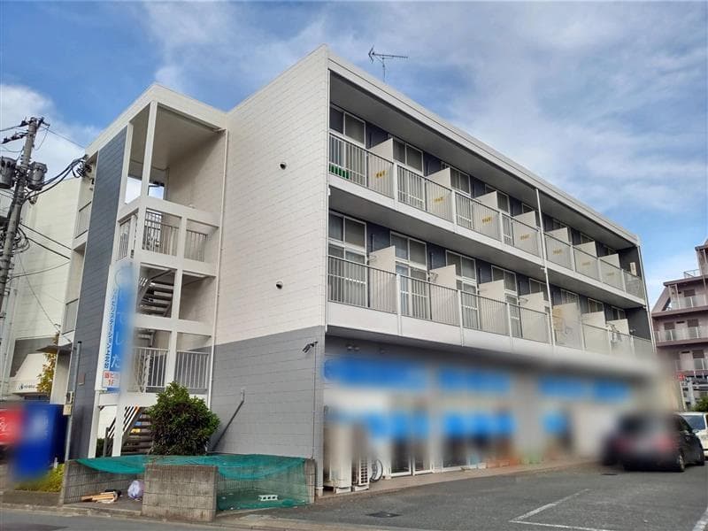 Main exterior of leopalace Kamikitadai
