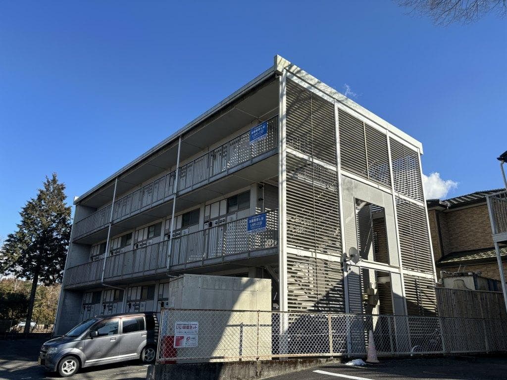 Main exterior of leopalace Nakayasuba