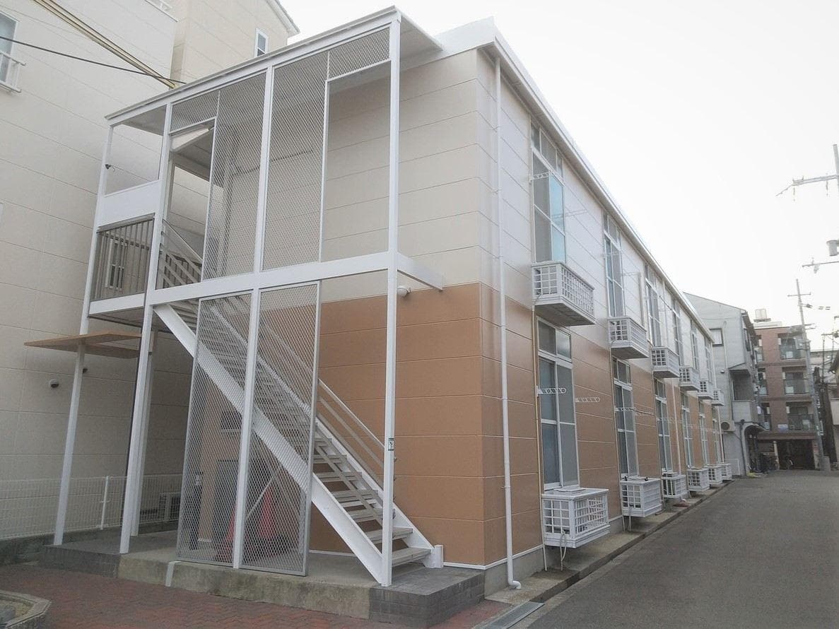 Main exterior of leopalace Crest