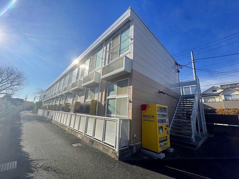 Main exterior of leopalace Kashiwaba