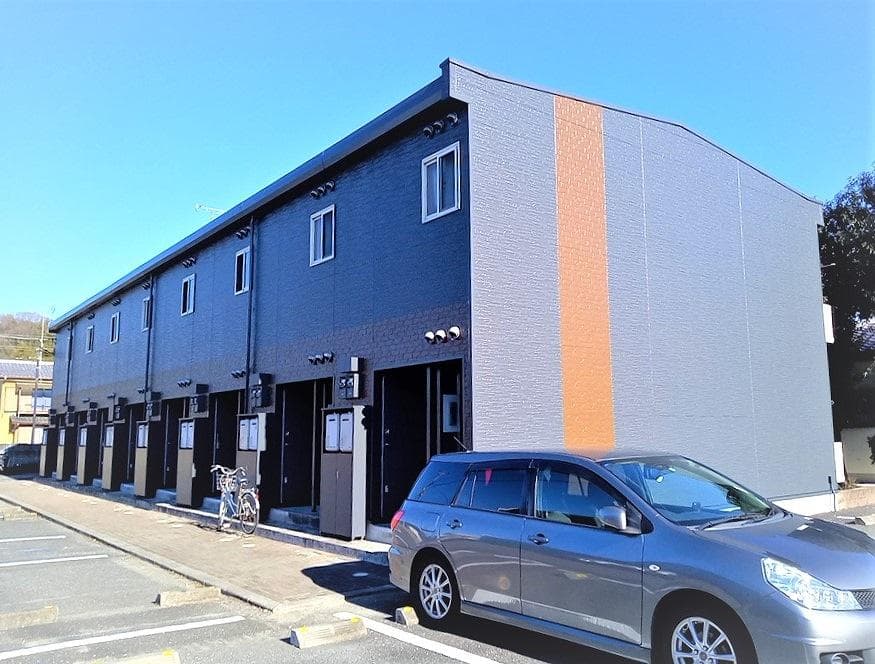 Main exterior of leopalace Emu Field III