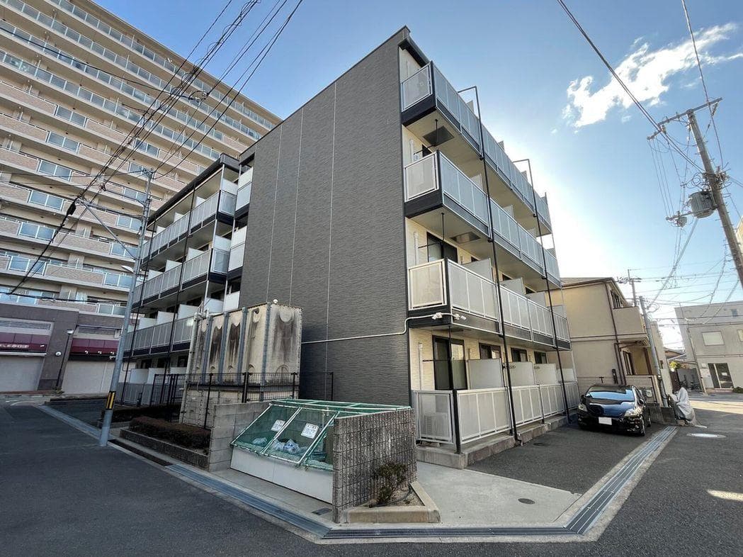 Main exterior of leopalace Azalea Hotarugaike