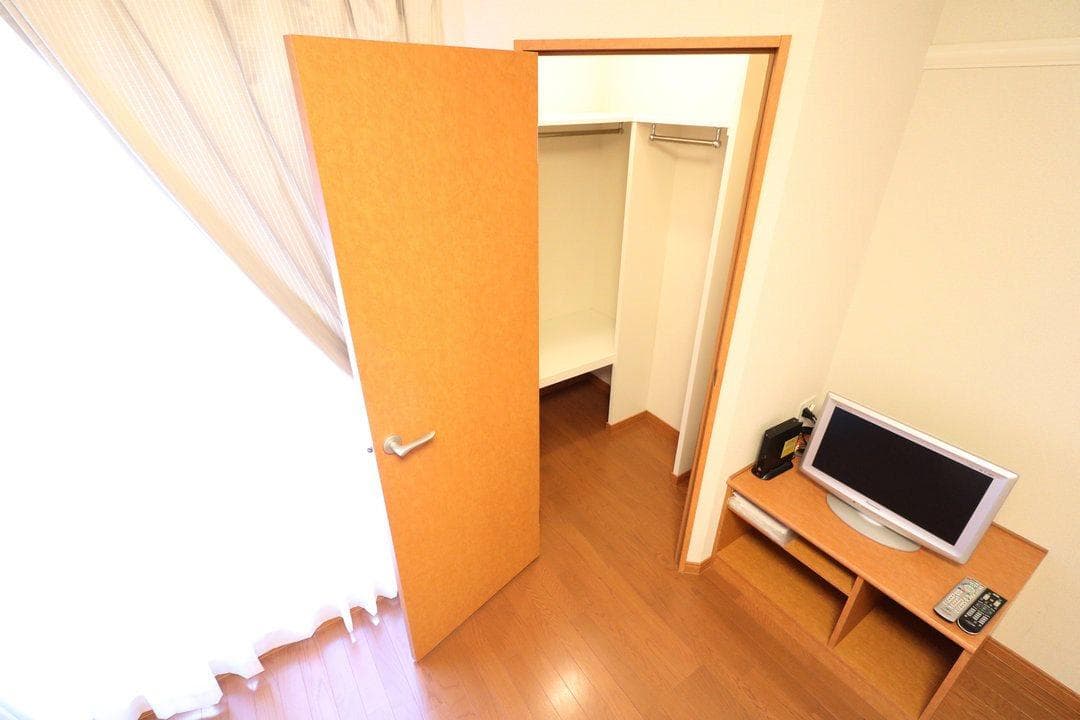 Room image 8