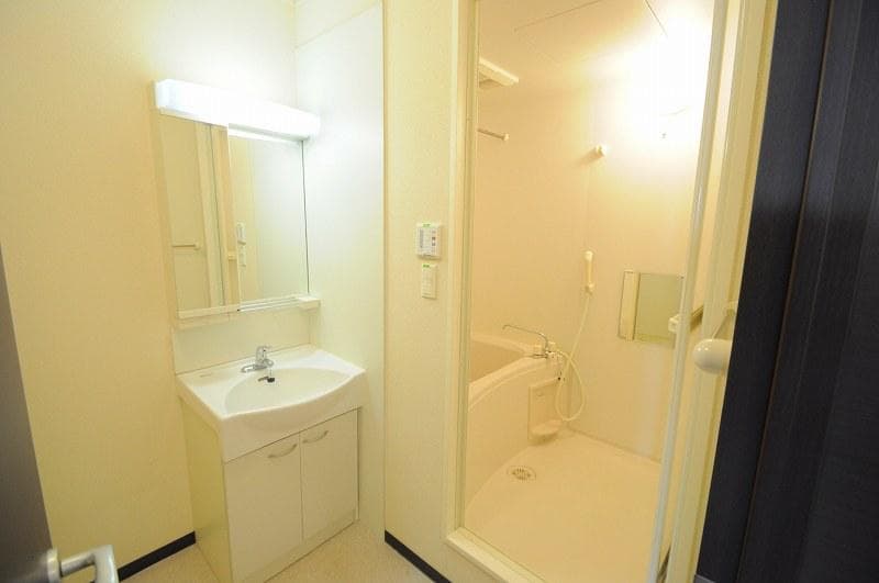 Room image 13