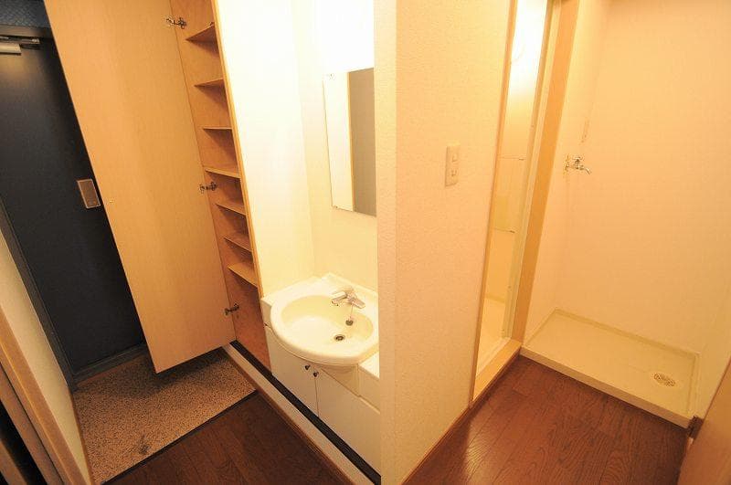Room image 8