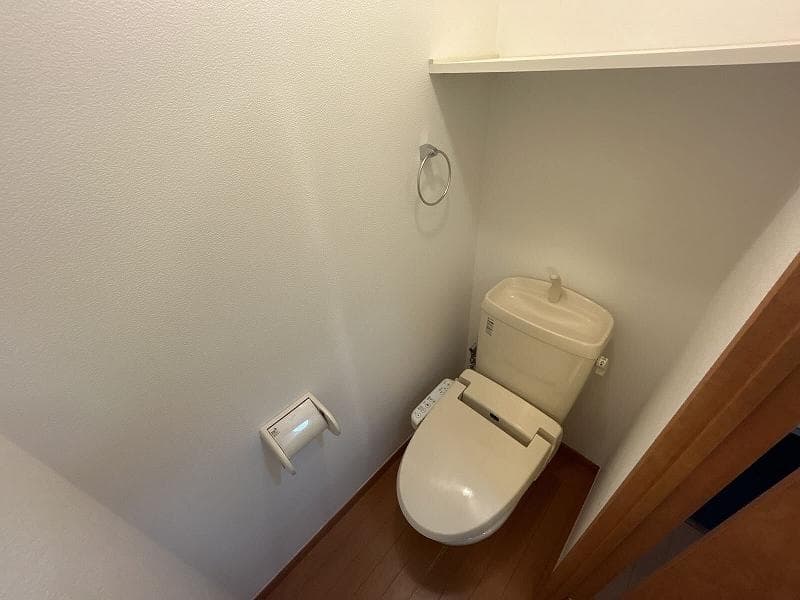 Room image 8