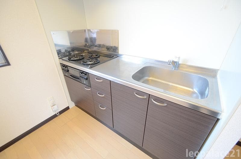 Room image 11