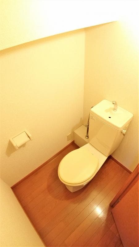 Room image 8