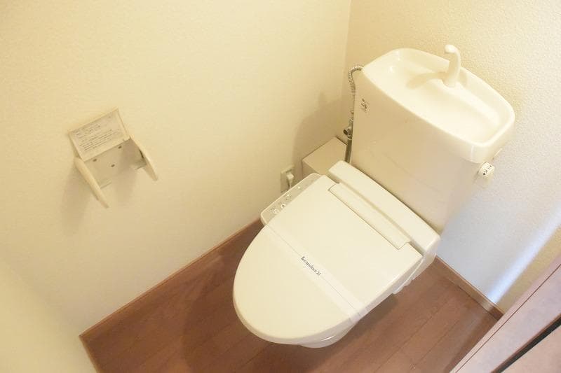 Room image 8