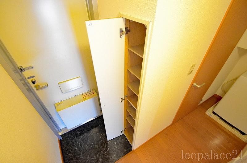 Room image 11