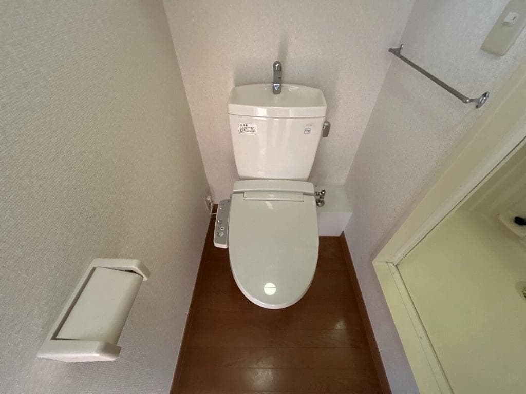 Room image 8