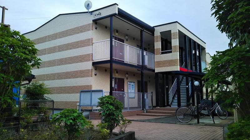 Main exterior of leopalace West Place