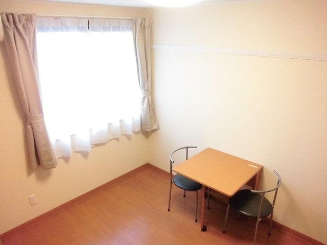 Room image 8