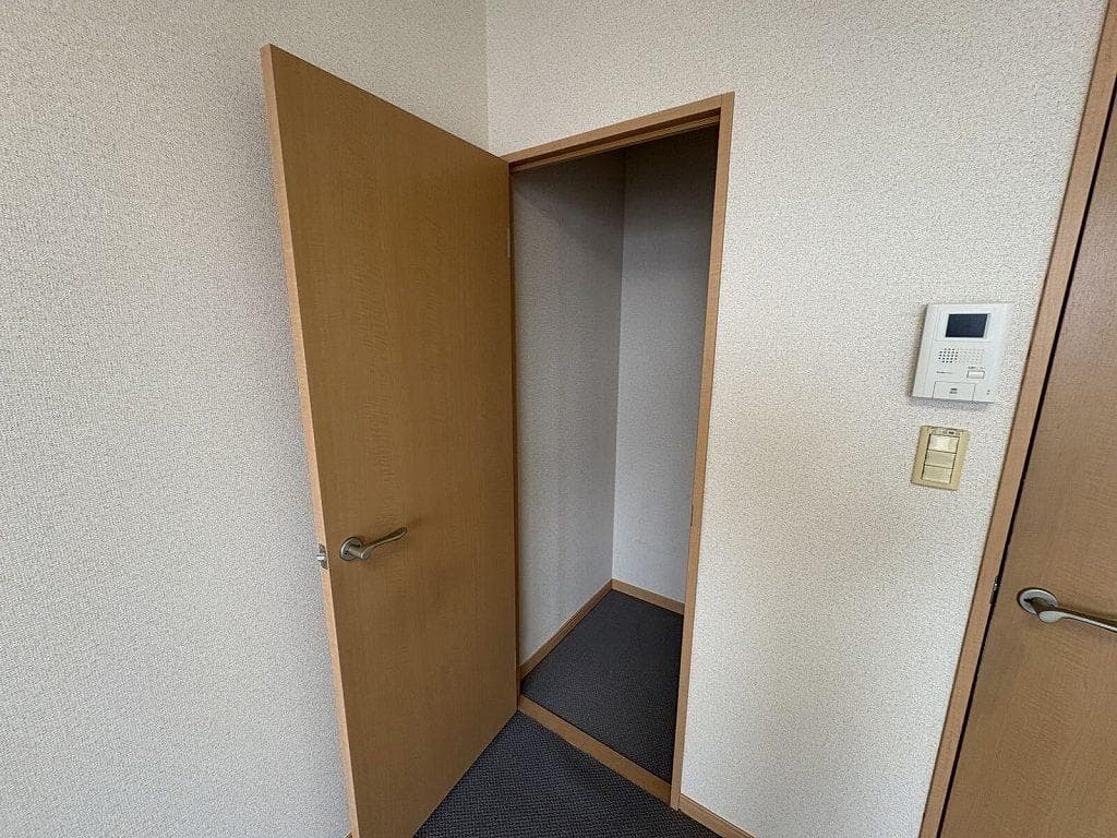 Room image 9